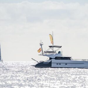 Moderno catamarán Fountine Pajot